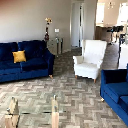 Stylish 3 Bed Apartment With Lough Atalia Views Голвей Екстер'єр фото